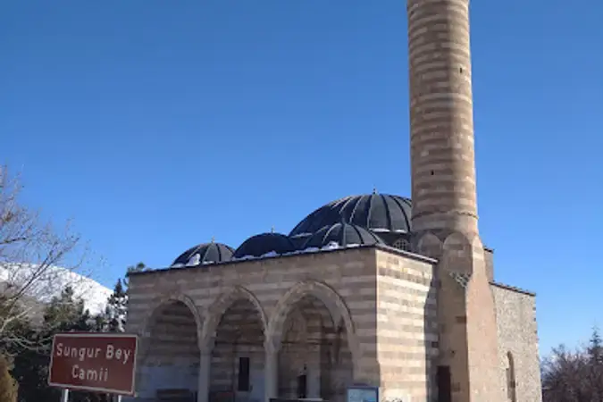 Tunceli Pertek Sungurbey Cami kapak görseli