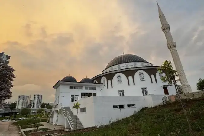 Adana Çukurova Mehmet Saygın Cami (Yüzüncü Yıl Saygınlar Cami) kapak görseli