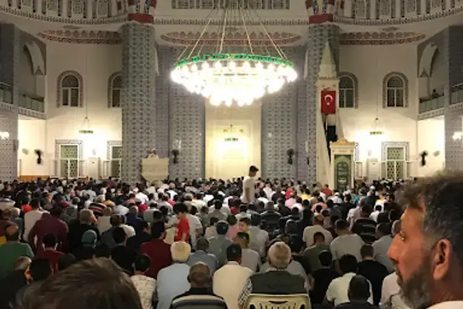 Adana Kozan Hoca Ahmet Yesevi Cami kapak görseli