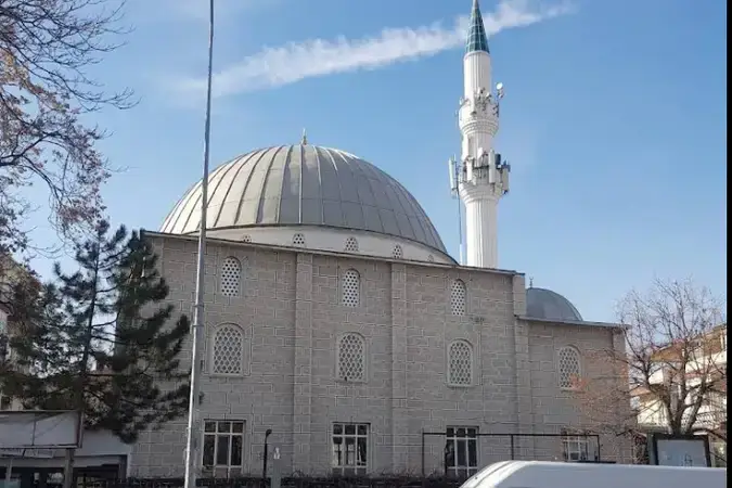 Ankara Çankaya Şehit Seral Uyanık Cami kapak görseli