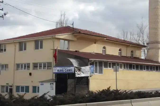 Ankara Etimesgut Mezarlık Üstü Kaya Cami kapak görseli