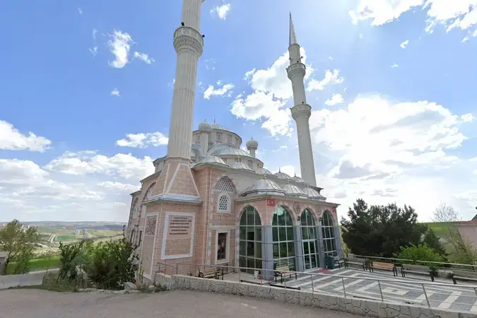 Ankara Etimesgut Yukarıyurtçu Hz. Ebubekir Merkez Cami kapak görseli