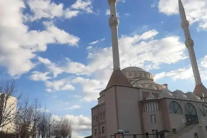 Ankara Sincan Osmanlı Mahallesi Mahmut Esat Coşan Cami kapak görseli