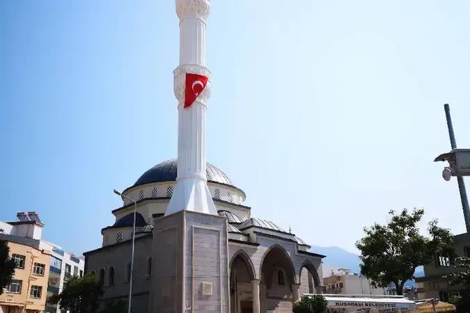 Aydın Kuşadası Davutlar Hikmet Bayrak Cami kapak görseli