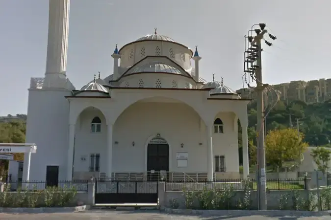 Aydın Kuşadası Güzelçamlı Arife Bayram Bayaözlü Cami kapak görseli