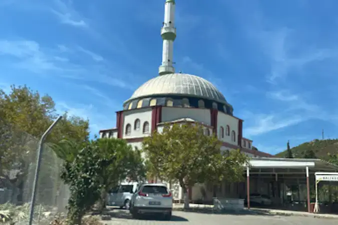 Balıkesir Ayvalık Yunus Emre Cami kapak görseli