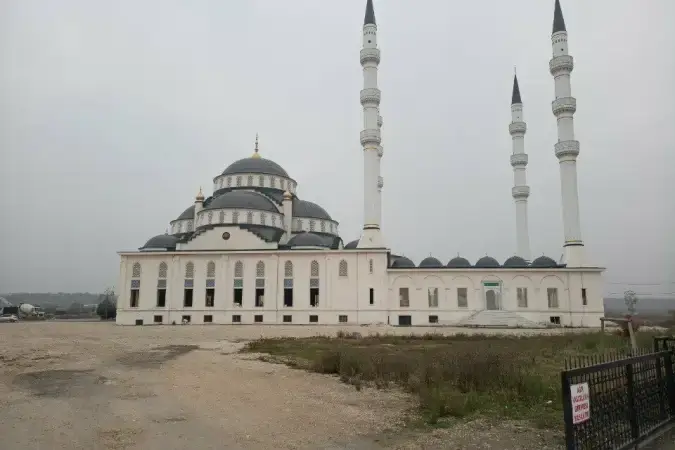Bursa Nilüfer Dini Eğitim Külliyesi Hacı Nazmi Yunus Cami kapak görseli