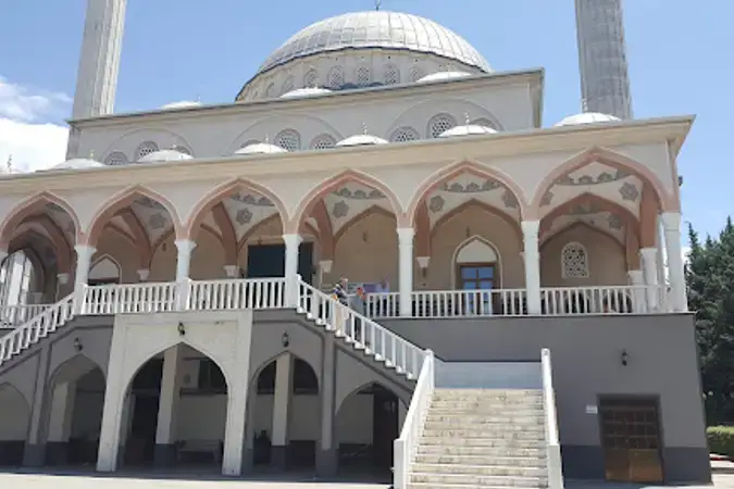 Bursa Nilüfer İlahiyat Fakültesi Tatbikat Cami kapak görseli