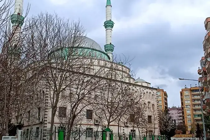 Diyarbakır Kayapınar Ahmedi Hani Cami kapak görseli
