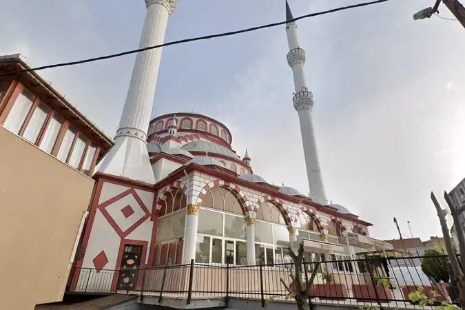 İstanbul Ümraniye Cemil Meriç Merkez Cami kapak görseli