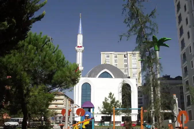 İstanbul Ümraniye Hacı Ömer Karagül Cami kapak görseli