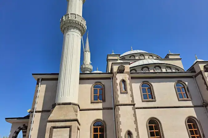 İstanbul Ümraniye Hacı Hakkı Ekşi Cami kapak görseli