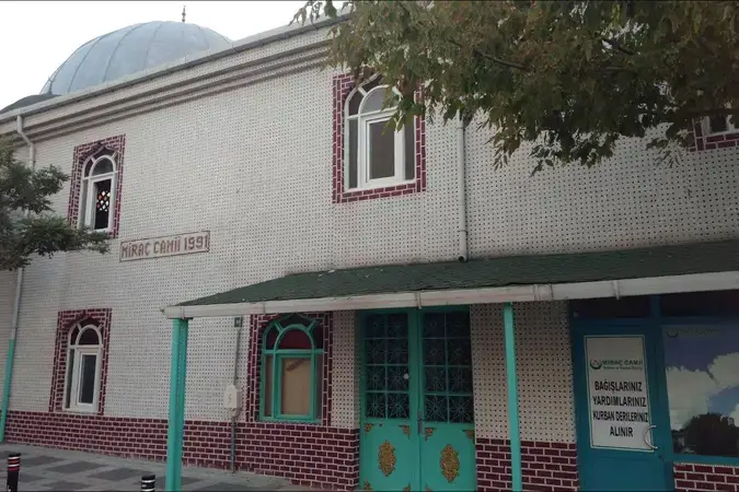 İstanbul Ümraniye Miraç Cami kapak görseli