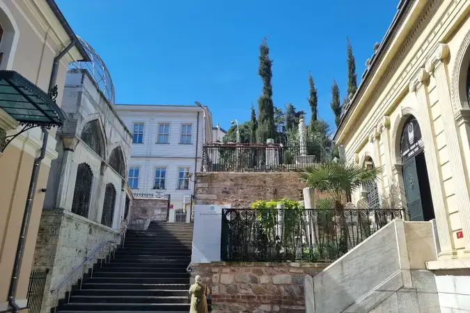 İstanbul Üsküdar Aziz Mahmut Hüdai Cami kapak görseli