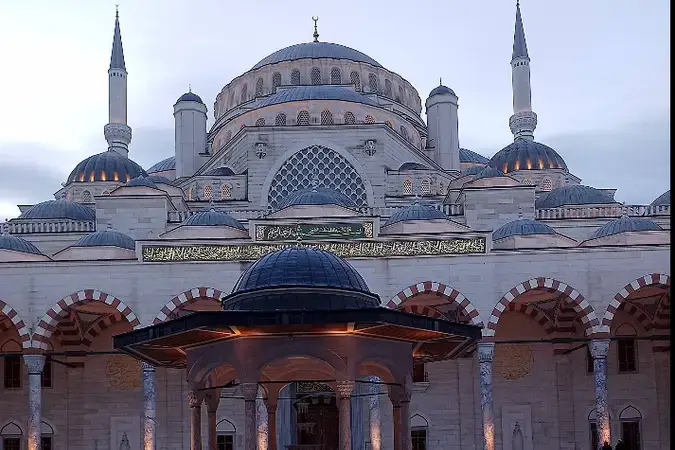 İstanbul Üsküdar Büyük Çamlıca Cami kapak görseli