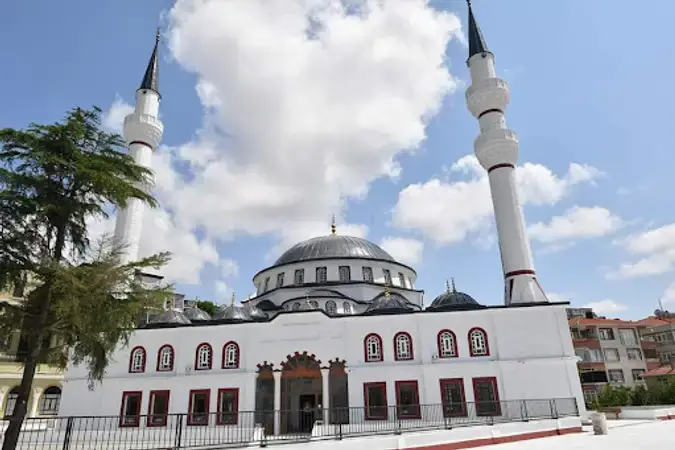 İstanbul Üsküdar Büyük Çamlıca Şehit Onur Ensar Ayanoğlu Cami kapak görseli