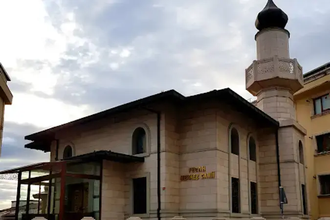 İstanbul Üsküdar Ferah Mahallesi Merkez Cami kapak görseli