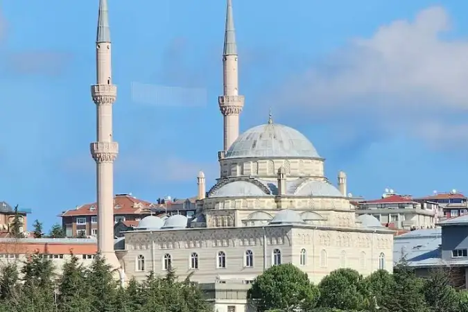 İstanbul Üsküdar İmam-ı Azam Cami kapak görseli