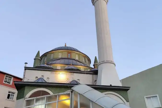 İstanbul Üsküdar Ünalan Sadıklar Cami kapak görseli