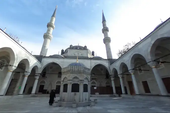 İstanbul Üsküdar Validei Cedid Cami kapak görseli