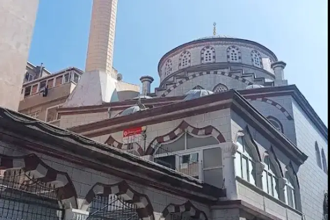 İstanbul Zeytinburnu Telsiz Mahallesi Hacı Alaettin Efendi Cami kapak görseli