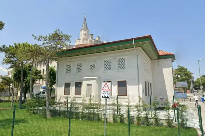 İstanbul Zeytinburnu Yedikule Göğüs Hastalıkları Hacı Mustafa Küçük Cami kapak görseli