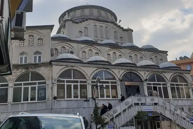 İstanbul Zeytinburnu Yeşiltepe Konyalı Cami kapak görseli