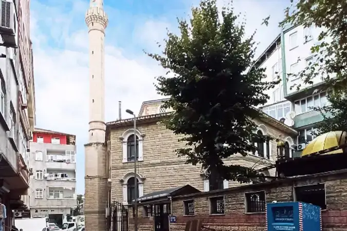 İstanbul Zeytinburnu Köşeli Çalışkan Cami kapak görseli