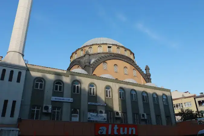 İstanbul Zeytinburnu Selvili Çınar Cami kapak görseli
