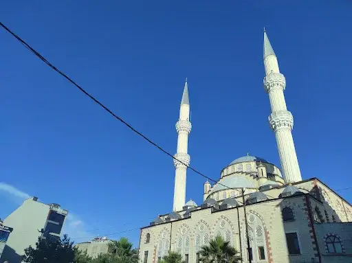 İstanbul Arnavutköy Arnavutköy Merkez Cami kapak görseli