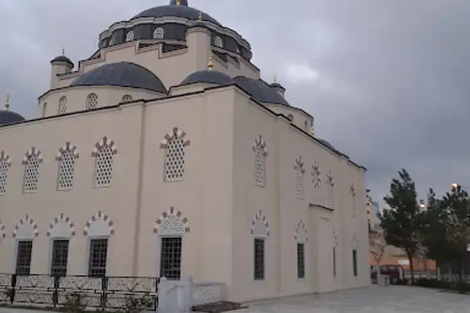 İstanbul Arnavutköy Emir Sultan Cami kapak görseli