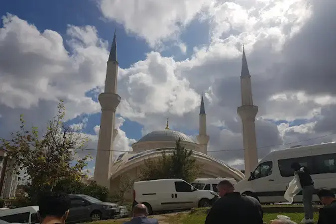 İstanbul Arnavutköy Hadımköy Merkez Cami kapak görseli