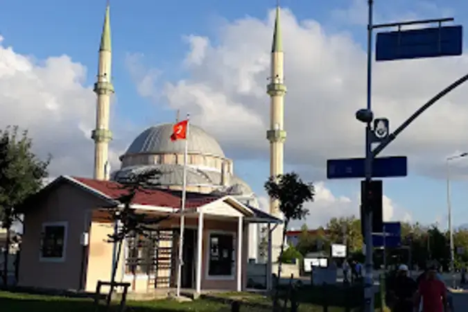 İstanbul Arnavutköy İbrahim Hakkı Hazretleri Hicret Cami kapak görseli