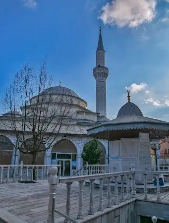 İstanbul Ataşehir Zekeriyabey Cami kapak görseli