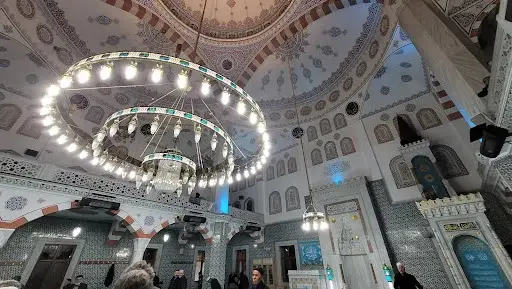 İstanbul Ataşehir Esatpaşa Merkez Cami kapak görseli