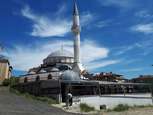 İstanbul Ataşehir Hz. Ebubekir Sıddık Cami kapak görseli