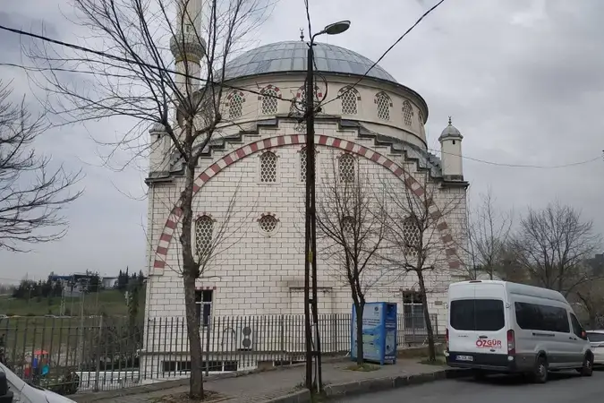 İstanbul Bağcılar Ulubatlı Hasan Cami kapak görseli