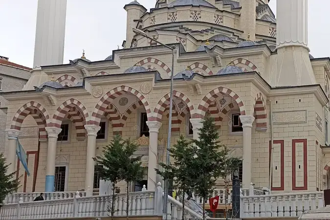 İstanbul Bahçelievler Cumhuriyet Mahallesi Merkez Cami kapak görseli