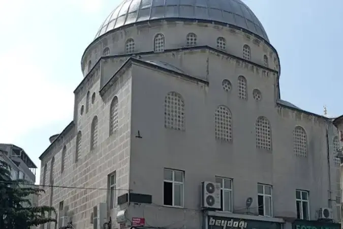 İstanbul Bahçelievler Yenibosna Mehmet Akif Cami kapak görseli