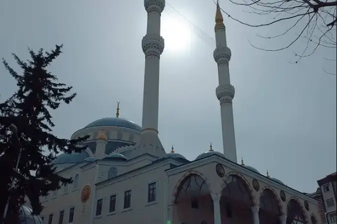 İstanbul Bahçelievler Yenibosna Merkez Cami kapak görseli