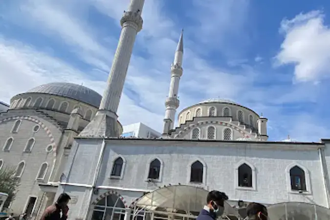 İstanbul Bahçelievler Yenibosna Aksa Cami kapak görseli