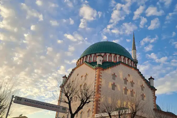 İstanbul Bahçelievler Yenibosna Akşemsettin Cami kapak görseli