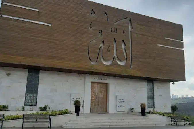 İstanbul Başakşehir Hacı Kamil Demiröz Cami kapak görseli