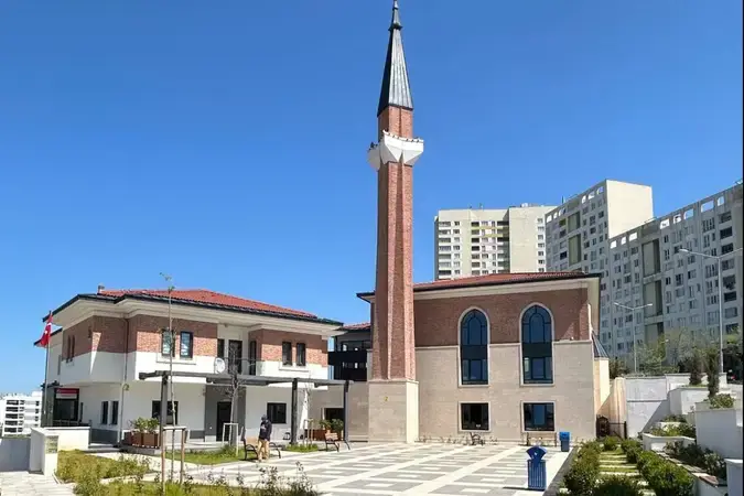 İstanbul Başakşehir Hayır Ortakları Cami kapak görseli