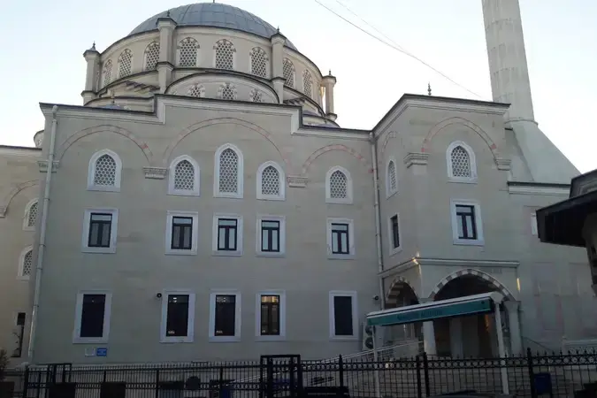 İstanbul Başakşehir Saraçlar Cami kapak görseli