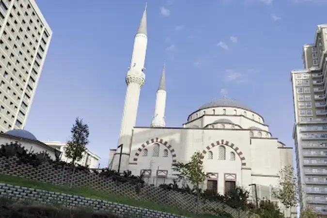 İstanbul Başakşehir Şehit Ömer Halis Demir Cami kapak görseli