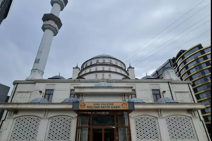 İstanbul Bayrampaşa Sultan Fatih Cami kapak görseli
