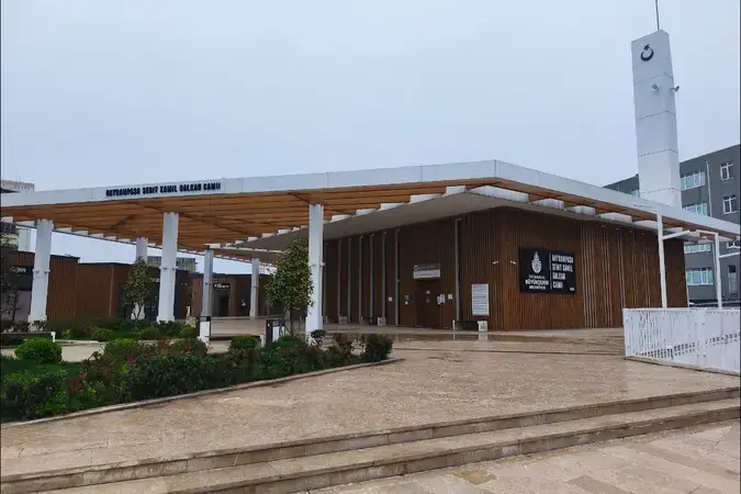 İstanbul Bayrampaşa Şehit Kamil Balkan Cami kapak görseli