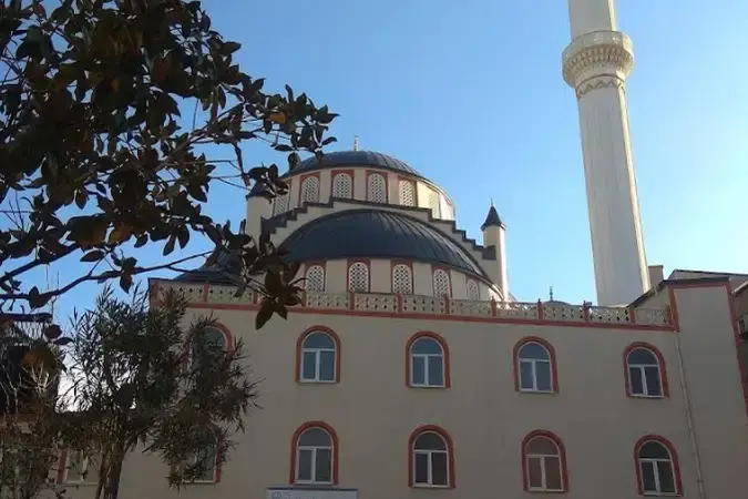 İstanbul Bayrampaşa Ulubatlı Hasan Cami kapak görseli