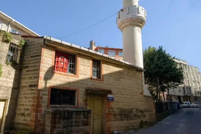 İstanbul Beşiktaş Ekmekçibaşı Aliağa Cami kapak görseli